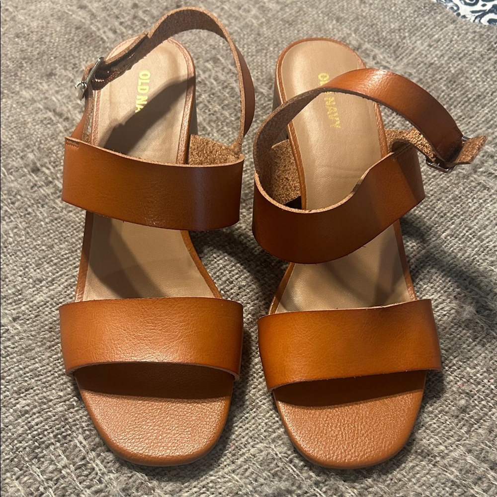 Old Navy Faux-leather block heel sandals. Size 9